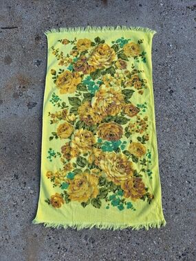 Canon Yellow Fringe Bath Towel with Cabbage Roses Vintage
